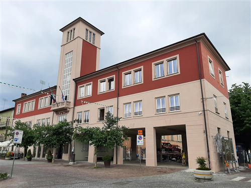 Intervento numero 4) - Anno 2023 - Tinteggiatura e cambio serramenti del Palazzo Comunale